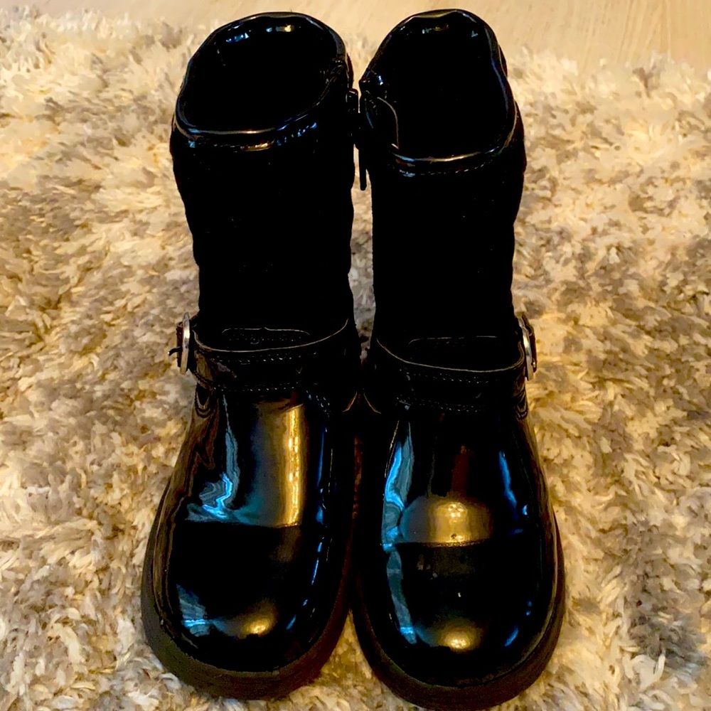 Black Carter’s girls boots